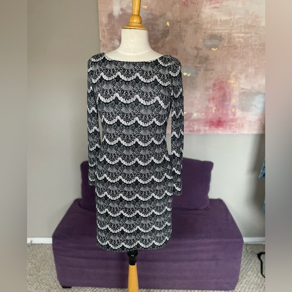 Laura Dresses & Skirts - Laura Petites Black and White Scalloped Print Long Sleeve Midi Dress Size 4